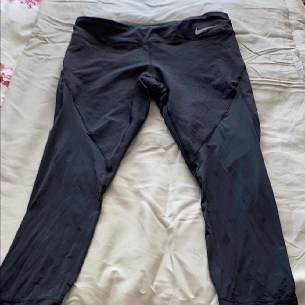 Nike black crop leggings